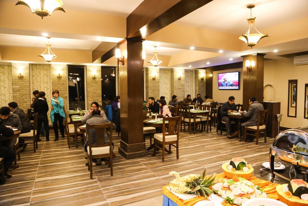 Da Yatra Courtyard Hotel Покхара Экстерьер фото
