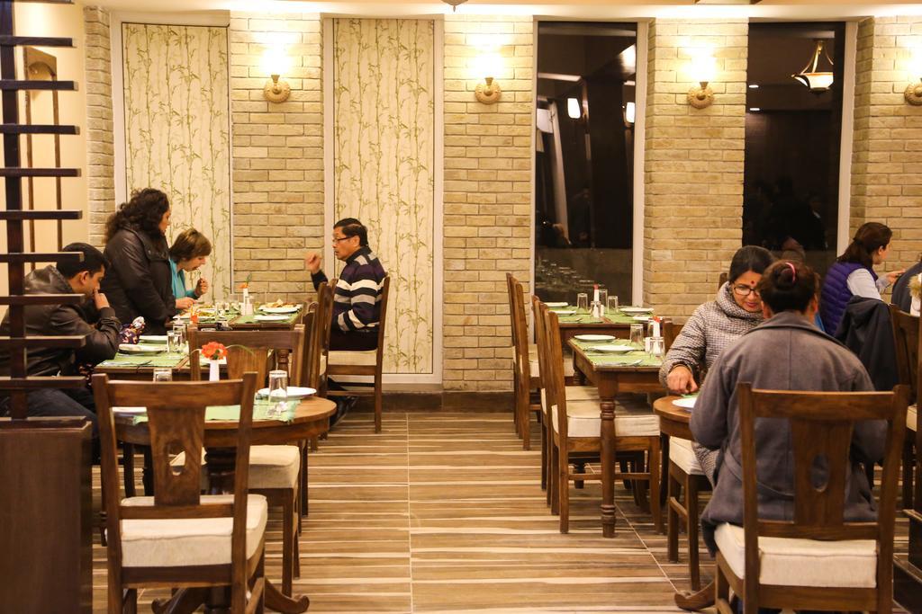 Da Yatra Courtyard Hotel Покхара Экстерьер фото