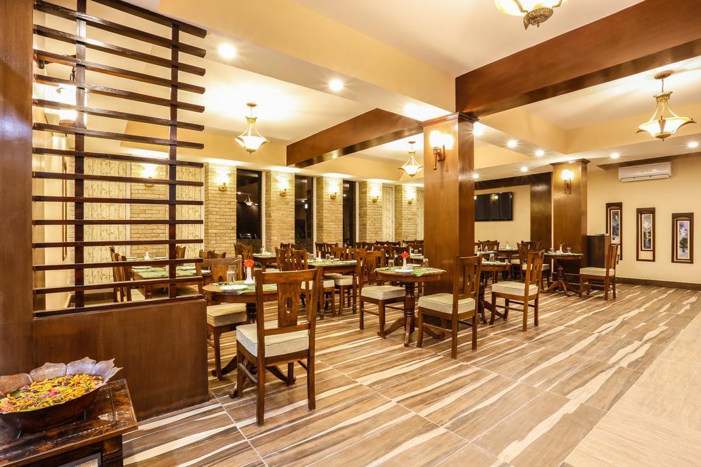 Da Yatra Courtyard Hotel Покхара Экстерьер фото