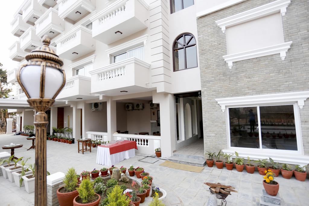 Da Yatra Courtyard Hotel Покхара Экстерьер фото