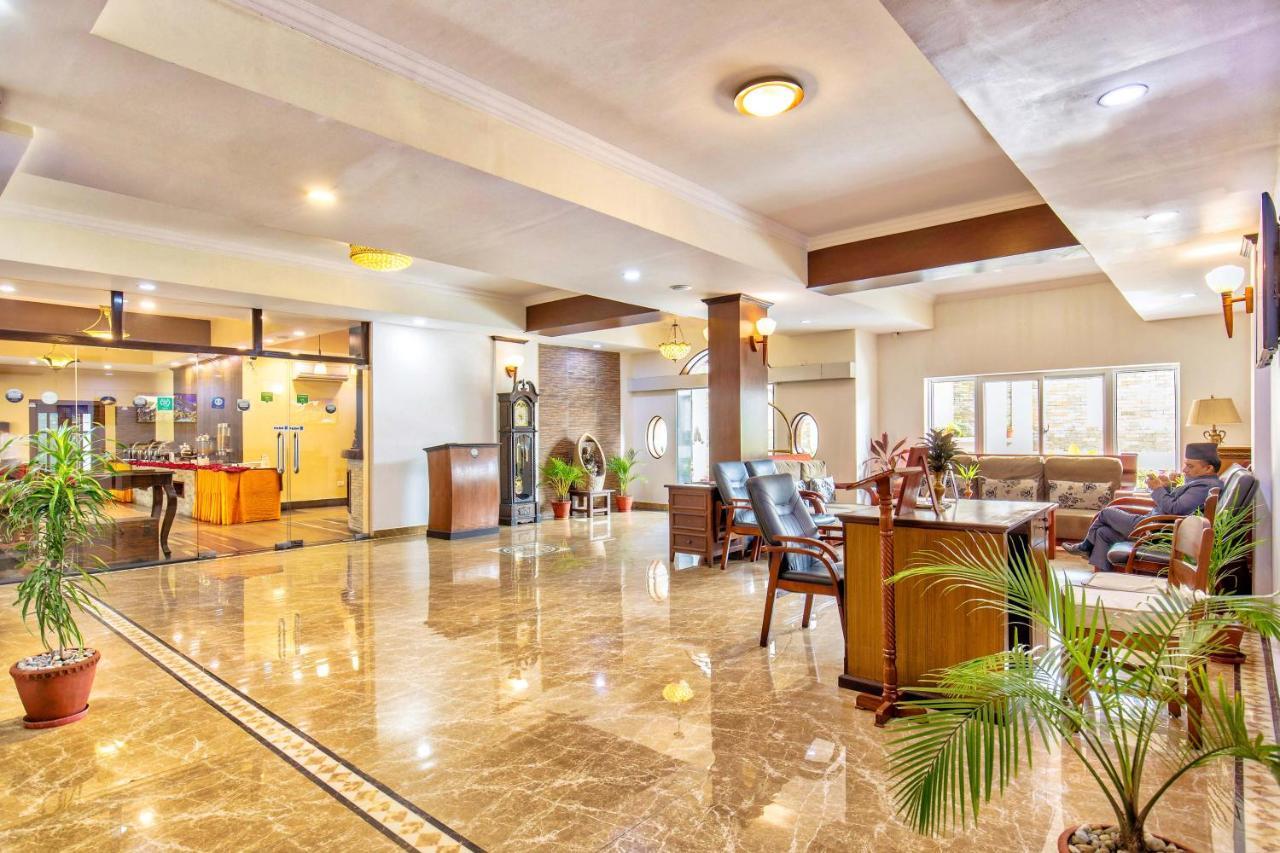Da Yatra Courtyard Hotel Покхара Экстерьер фото