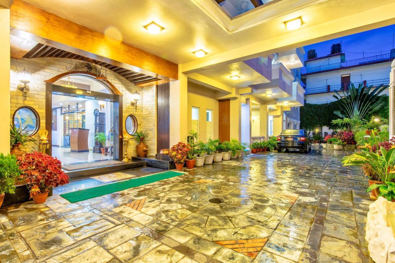 Da Yatra Courtyard Hotel Покхара Экстерьер фото