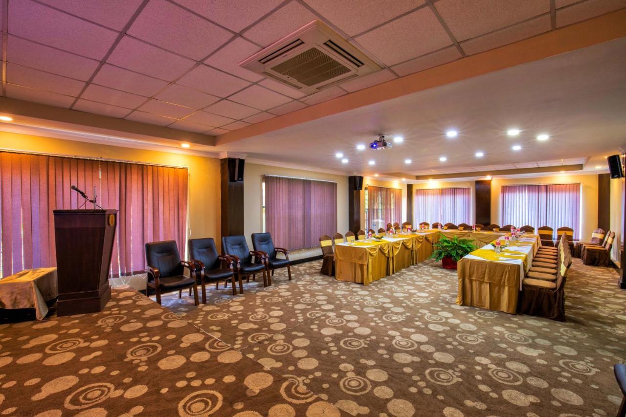 Da Yatra Courtyard Hotel Покхара Экстерьер фото